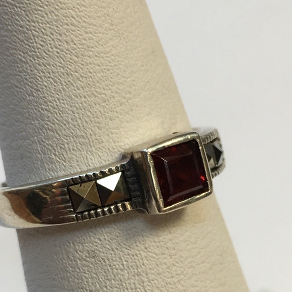 Sterling Silver Garnet & Marcasite Ring - Picture 3 of 4